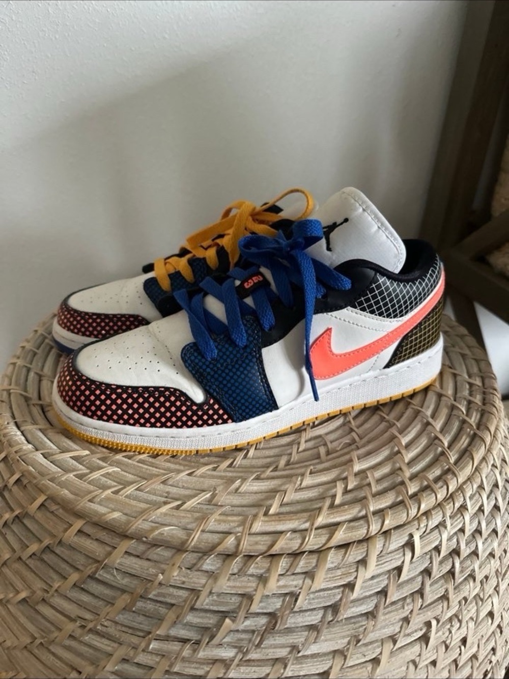 Nike Kids Low-Top Sneakers in White, Coral, Blue and Yellow